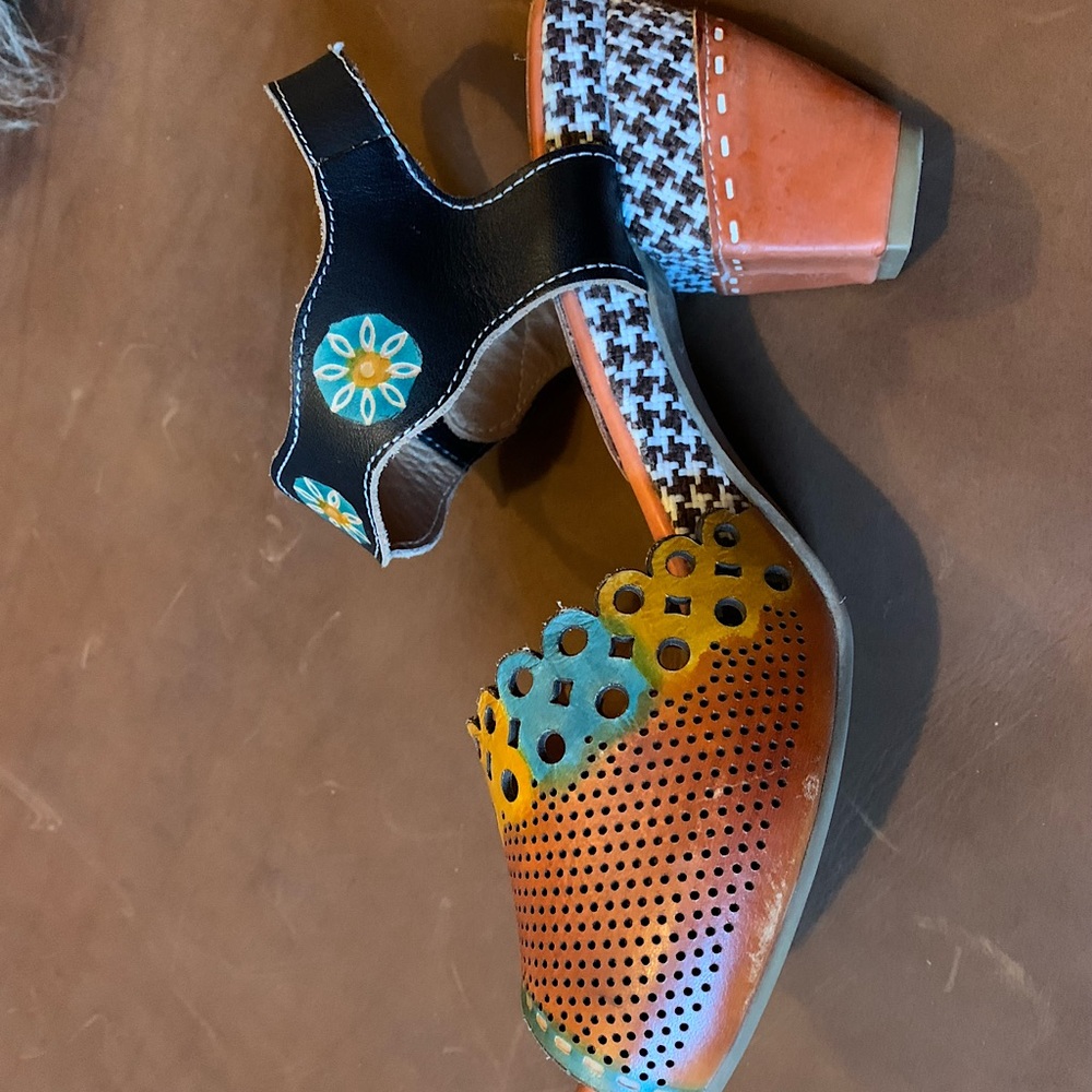 L’ Artiste sandals